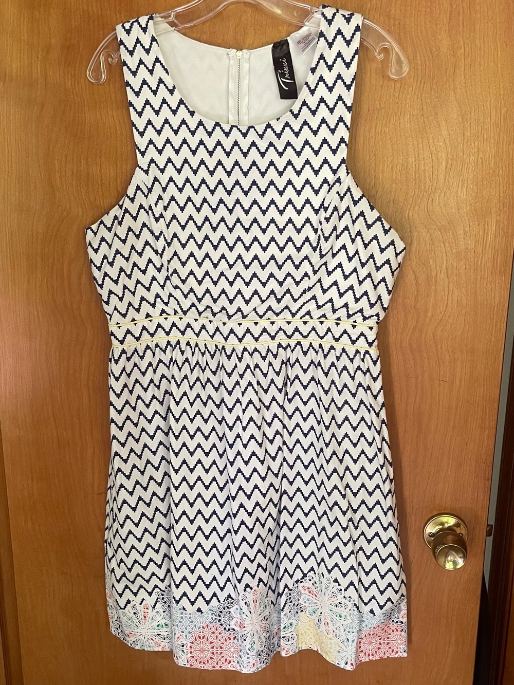 LIKE NEW: Ladies 100% cotton Chevron Dress with Floral Hem